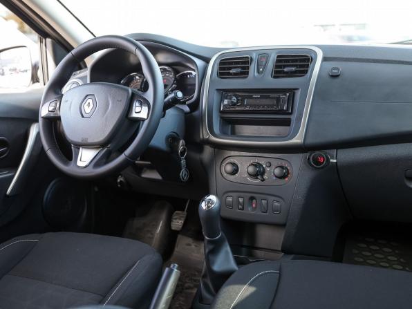 Renault Sandero II с пробегом 2017 года, цена 969 000 рублей, 98363 км, хэтчбек, Автокод Объявления
