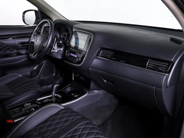 Mitsubishi Outlander III Рестайлинг 3 с пробегом 2022 года, цена 3 190 000 рублей, 34189 км, внедорожник, Автокод Объявления