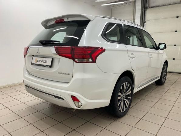 Mitsubishi Outlander III Рестайлинг 3 с пробегом 2022 года, цена 2 890 000 рублей, 607 км, внедорожник, Автокод Объявления
