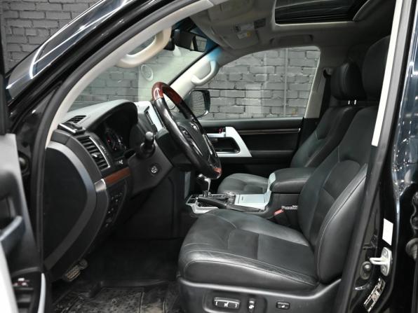 Toyota Land Cruiser 200 Series Рестайлинг 2 с пробегом 2015 года, цена 5 500 000 рублей, 256870 км, внедорожник, Автокод Объявления