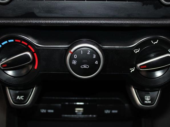 Kia Rio IV Рестайлинг с пробегом 2021 года, цена 1 499 900 рублей, 97360 км, седан, Автокод Объявления