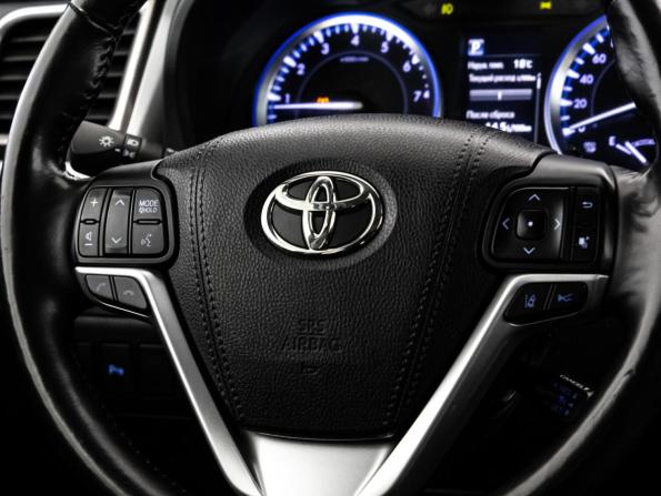 Toyota Highlander III (XU50) Рестайлинг с пробегом 2018 года, цена 3 999 000 рублей, 52105 км, внедорожник, Автокод Объявления