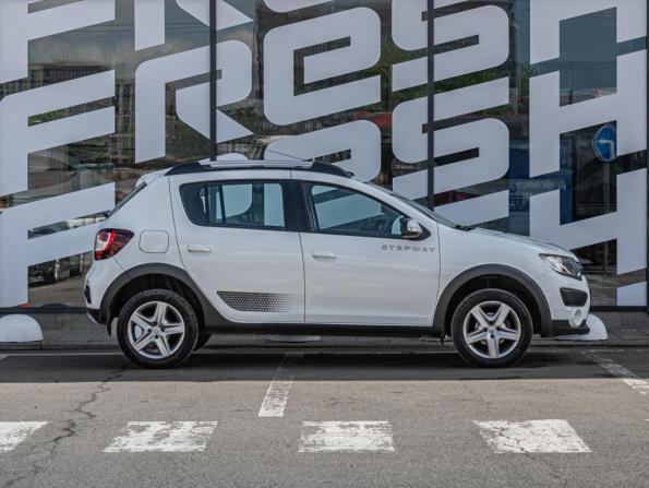 Renault Sandero II с пробегом 2018 года, цена 1 240 000 рублей, 34467 км, хэтчбек, Автокод Объявления
