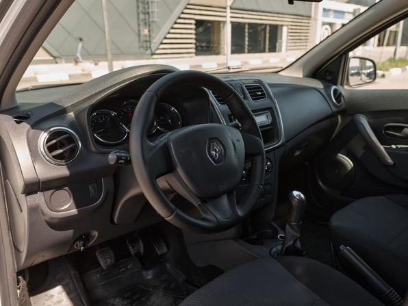 Renault Logan II с пробегом 2017 года, цена 695 000 рублей, 125500 км, седан, Автокод Объявления