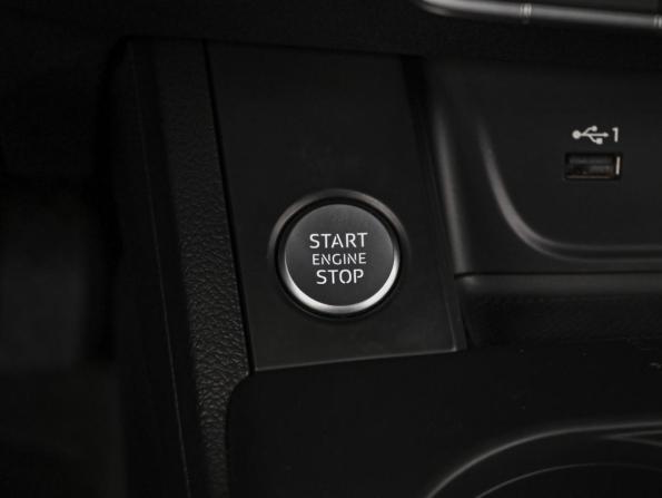Audi A4 V (B9) Рестайлинг с пробегом 2020 года, цена 3 129 000 рублей, 42121 км, седан, Автокод Объявления