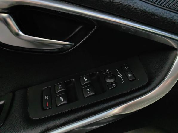 Volvo V40 Cross Country I с пробегом 2013 года, цена 1 250 000 рублей, 212900 км, хэтчбек, Автокод Объявления