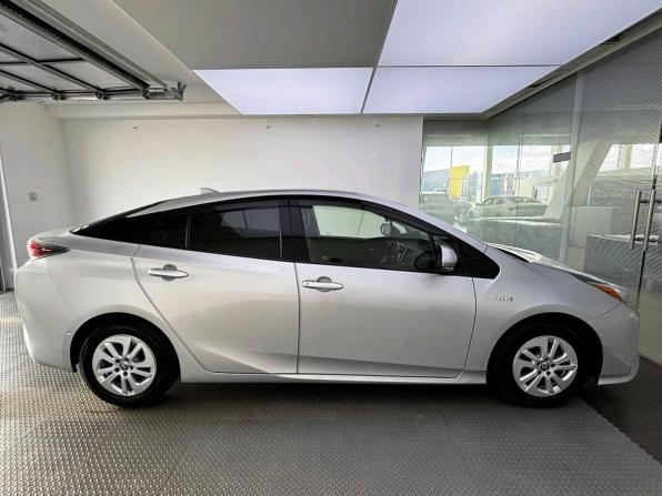 Toyota Prius IV (XW50) с пробегом 2017 года, цена 1 680 000 рублей, 152000 км, лифтбек, Автокод Объявления