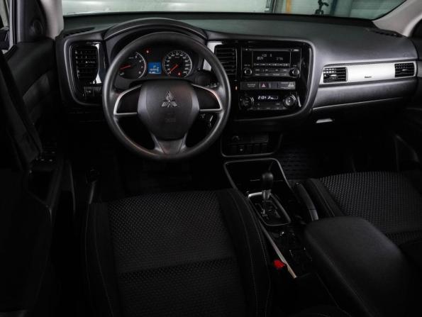 Mitsubishi Outlander III Рестайлинг 3 с пробегом 2018 года, цена 2 084 000 рублей, 69846 км, внедорожник, Автокод Объявления
