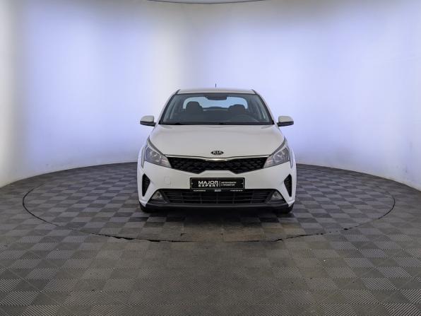 Kia Rio IV Рестайлинг с пробегом 2021 года, цена 1 700 000 рублей, 47426 км, седан, Автокод Объявления