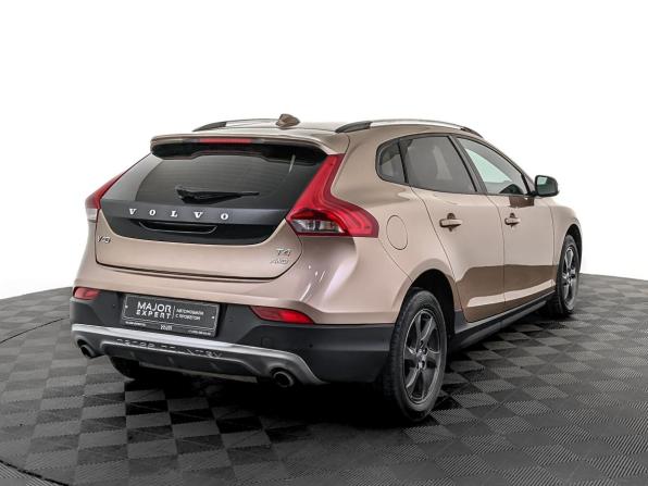 Volvo V40 Cross Country I с пробегом 2013 года, цена 1 490 000 рублей, 117941 км, хэтчбек, Автокод Объявления