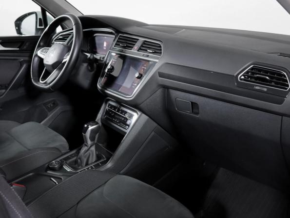 Volkswagen Tiguan II Рестайлинг с пробегом 2021 года, цена 3 399 000 рублей, 58731 км, внедорожник, Автокод Объявления