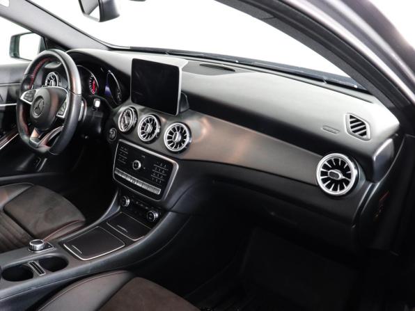 Mercedes-Benz GLA I (X156) Рестайлинг с пробегом 2018 года, цена 2 897 000 рублей, 97710 км, внедорожник, Автокод Объявления