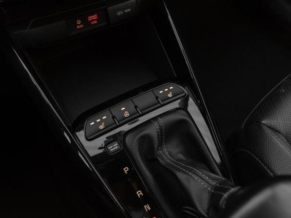 Kia Stonic I с пробегом 2019 года, цена 1 790 000 рублей, 84027 км, внедорожник, Автокод Объявления
