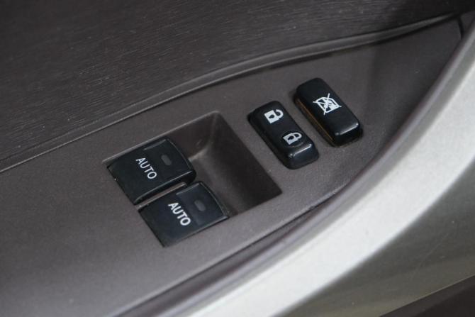 Toyota iQ с пробегом 2009 года, цена 849 000 рублей, 125000 км, хэтчбек, Автокод Объявления