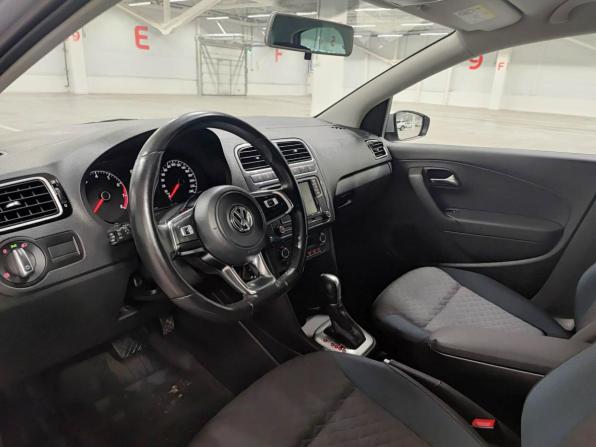Volkswagen Polo V Рестайлинг с пробегом 2019 года, цена 1 399 000 рублей, 124700 км, седан, Автокод Объявления