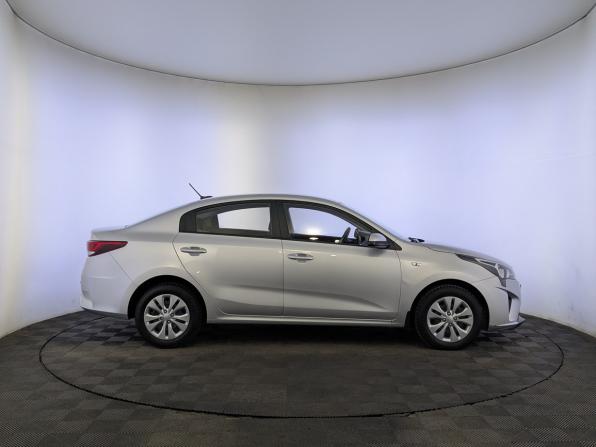 Kia Rio IV Рестайлинг с пробегом 2021 года, цена 1 665 000 рублей, 49961 км, седан, Автокод Объявления