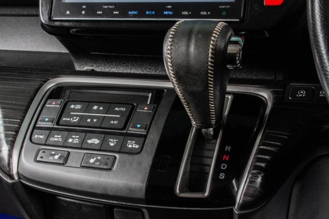 Honda Stepwgn V с пробегом 2016 года, цена 2 329 000 рублей, 92814 км, минивэн, Автокод Объявления