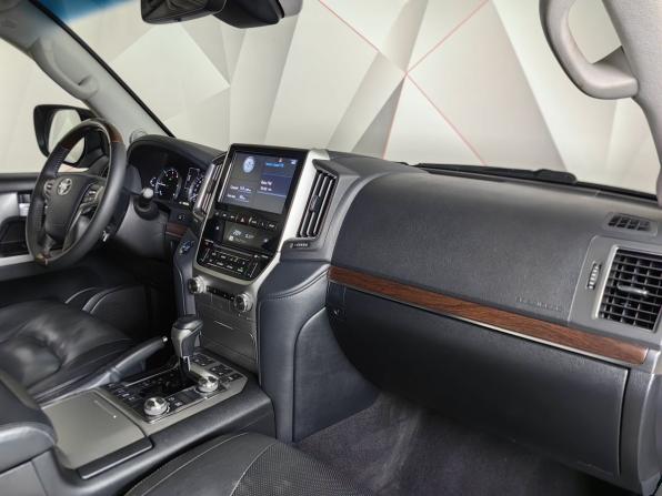Toyota Land Cruiser 200 Series Рестайлинг 2 с пробегом 2018 года, цена 5 299 000 рублей, 165257 км, внедорожник, Автокод Объявления