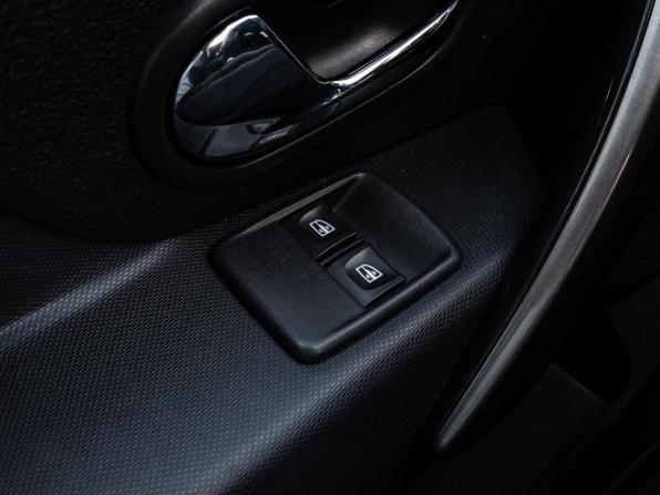 Renault Sandero II с пробегом 2016 года, цена 1 310 000 рублей, 28000 км, хэтчбек, Автокод Объявления