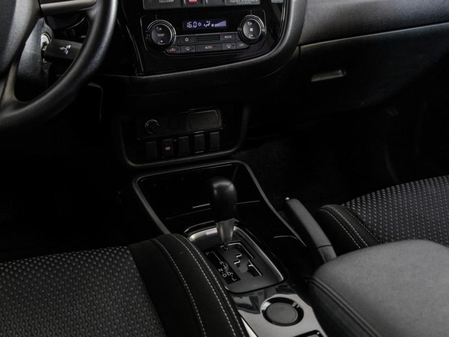 Mitsubishi Outlander III Рестайлинг 2 Санкт-Петербург  - изображение 13