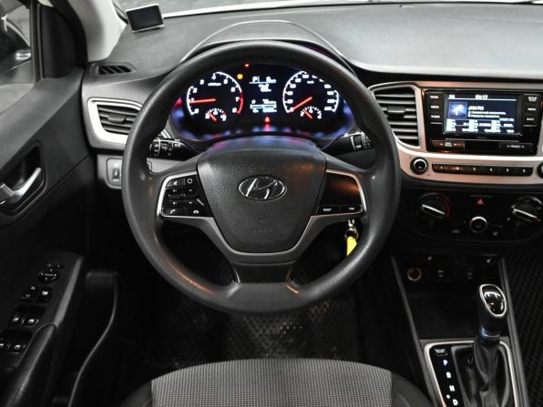 Hyundai Solaris II Рестайлинг с пробегом 2021 года, цена 1 350 000 рублей, 62595 км, седан, Автокод Объявления