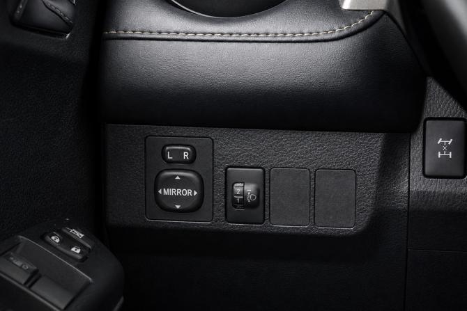 Toyota RAV4 IV (XA40) Рестайлинг с пробегом 2018 года, цена 2 249 000 рублей, 269727 км, внедорожник, Автокод Объявления