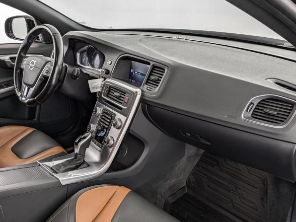 Volvo S60 Cross Country с пробегом 2018 года, цена 2 450 000 рублей, 101501 км, седан, Автокод Объявления