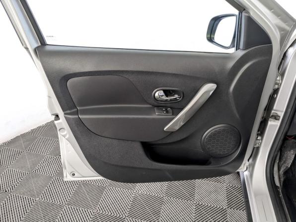 Renault Sandero II с пробегом 2017 года, цена 999 000 рублей, 148029 км, хэтчбек, Автокод Объявления