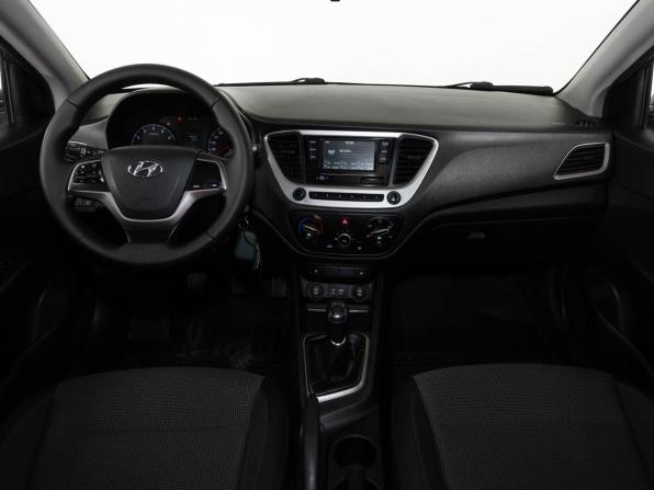 Hyundai Solaris II с пробегом 2018 года, цена 1 055 000 рублей, 213000 км, седан, Автокод Объявления