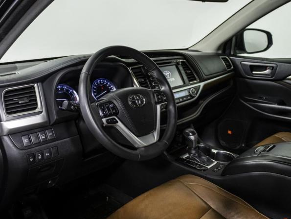 Toyota Highlander III (XU50) Рестайлинг с пробегом 2018 года, цена 3 049 000 рублей, 181296 км, внедорожник, Автокод Объявления