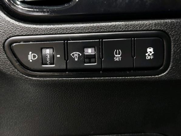 Kia Rio IV Рестайлинг с пробегом 2020 года, цена 1 300 000 рублей, 88000 км, седан, Автокод Объявления