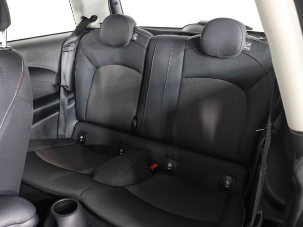 Mini Hatch III (F55/F56) Рестайлинг с пробегом 2021 года, цена 2 047 000 рублей, 99940 км, хэтчбек, Автокод Объявления