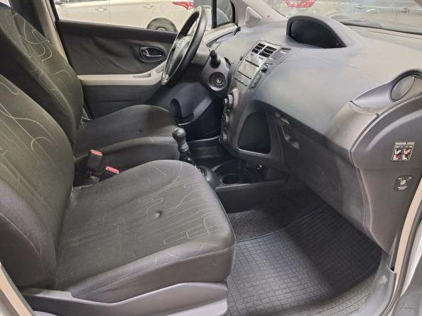 Toyota Yaris II с пробегом 2009 года, цена 375 000 рублей, 179498 км, хэтчбек, Автокод Объявления