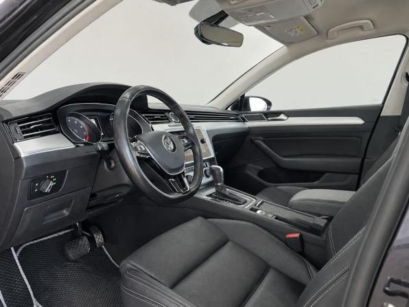 Volkswagen Passat B8 с пробегом 2019 года, цена 2 149 000 рублей, 144733 км, седан, Автокод Объявления