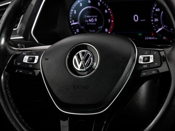 Volkswagen Tiguan II с пробегом 2018 года, цена 2 099 000 рублей, 223643 км, внедорожник, Автокод Объявления