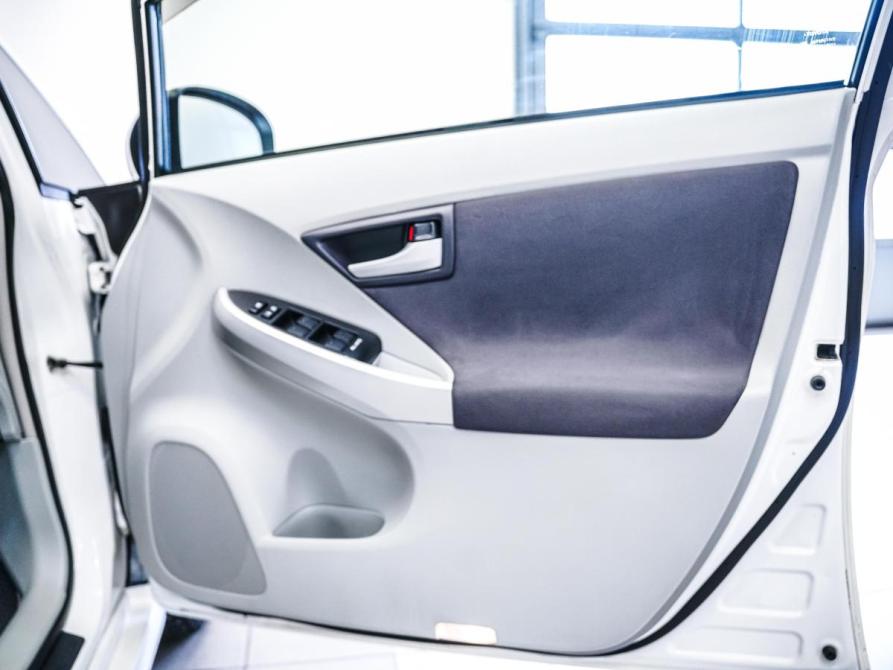 Toyota Prius III (XW30) Красноярск  - изображение 11
