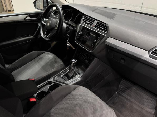 Volkswagen Tiguan II Рестайлинг с пробегом 2021 года, цена 2 399 000 рублей, 137889 км, внедорожник, Автокод Объявления