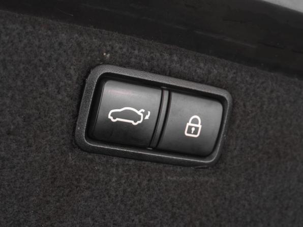 Hyundai Genesis II с пробегом 2016 года, цена 2 199 000 рублей, 195564 км, седан, Автокод Объявления