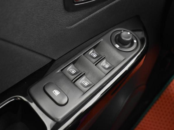 Renault Kaptur I с пробегом 2016 года, цена 1 287 100 рублей, 101780 км, внедорожник, Автокод Объявления