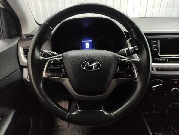 Hyundai Solaris II с пробегом 2018 года, цена 1 230 000 рублей, 120125 км, седан, Автокод Объявления