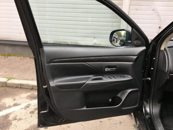 Mitsubishi Outlander III Рестайлинг 2 с пробегом 2015 года, цена 1 399 000 рублей, 390467 км, внедорожник, Автокод Объявления