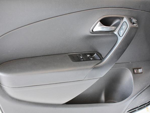 Volkswagen Polo V Рестайлинг с пробегом 2015 года, цена 705 000 рублей, 182000 км, седан, Автокод Объявления
