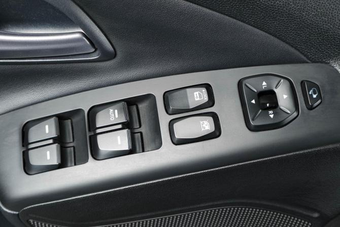 Hyundai ix35 I Рестайлинг с пробегом 2015 года, цена 1 259 000 рублей, 195500 км, внедорожник, Автокод Объявления