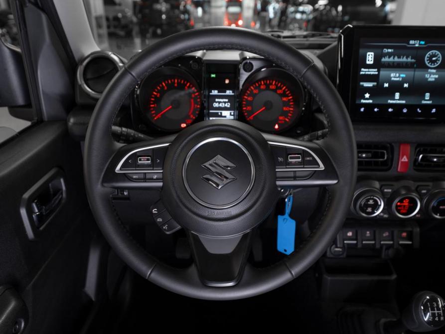 Suzuki Jimny IV Москва  - изображение 10