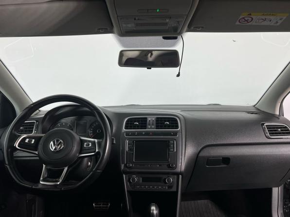 Volkswagen Polo V Рестайлинг с пробегом 2018 года, цена 1 385 000 рублей, 77000 км, седан, Автокод Объявления