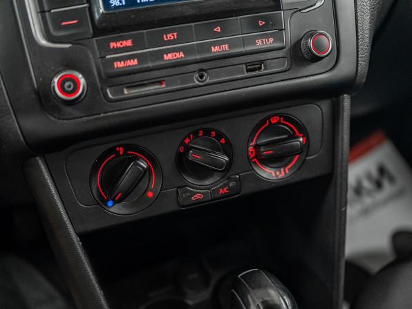Volkswagen Polo V Рестайлинг с пробегом 2019 года, цена 975 000 рублей, 157720 км, седан, Автокод Объявления