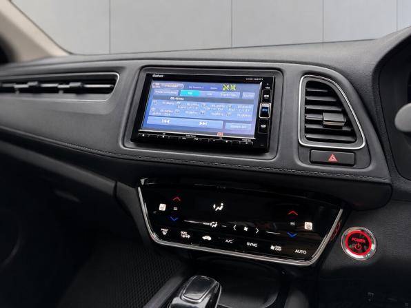 Honda Vezel I Рестайлинг с пробегом 2018 года, цена 1 699 000 рублей, 150874 км, внедорожник, Автокод Объявления
