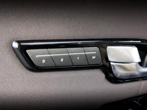 Land Rover Range Rover Evoque I Рестайлинг с пробегом 2017 года, цена 2 855 000 рублей, 82560 км, внедорожник, Автокод Объявления
