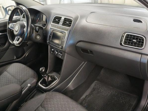 Volkswagen Polo V Рестайлинг с пробегом 2018 года, цена 1 180 000 рублей, 98757 км, седан, Автокод Объявления