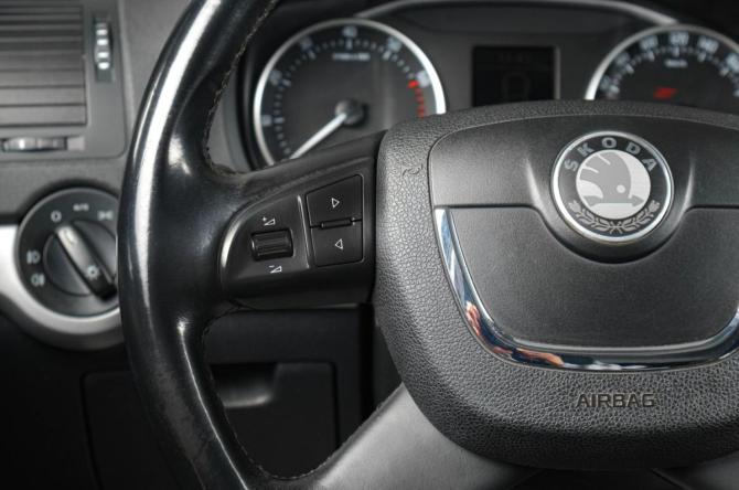 Skoda Octavia II (A5) Рестайлинг с пробегом 2012 года, цена 849 000 рублей, 288800 км, лифтбек, Автокод Объявления